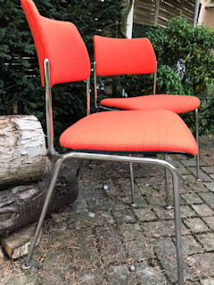 Deux chaises StollGiroflex, très confortables, robustes, tissu d’origine, parfaites pour bureau ou salle à manger, prix à l’unité.