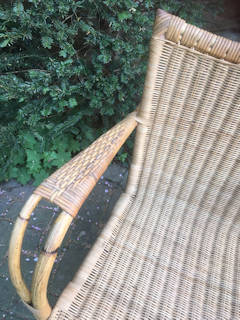 Fauteuil tressage osier, structure bambou, idéal pour jardin ou véranda, dimensions : H assise 44, H dossier 80, L assise 43 avec accotoirs 61, P 40.