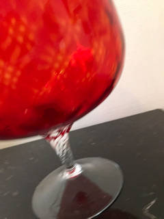 Vase sur pied, en verre soufflé, belles proportions, dimensions : H 33 cm, diamètre 21,5 cm.