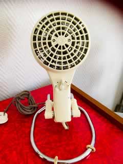 Ventilateur AS attribué à Albin Sprenger, made in Germany 1938, ventilation d’air froid et d’air chaud, inclinable, design art déco, dimensions: H 30 cm, diamètre 14 cm.
