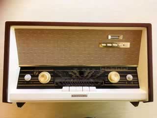 Radio modèle B5X22A, restaurée, années 1962–1963.