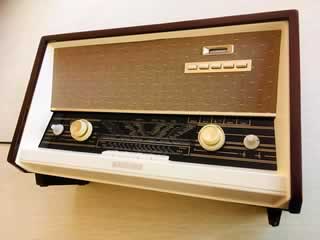Radio modèle B5X22A, restaurée, années 1962–1963.