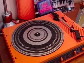 Tourne disque Pathé Marconi orange vsm 3004.
