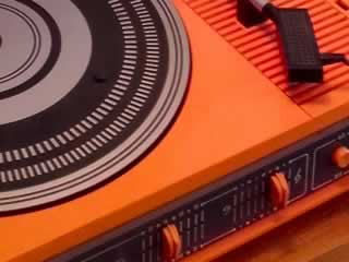 Tourne disque Pathé Marconi orange vsm 3004.