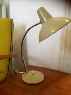 Lampe à poser, de bureau ou de chevet, métal beige, flexible H moyenne 38cm, Ø abat-jour 17,5cm, Ø socle 13cm.