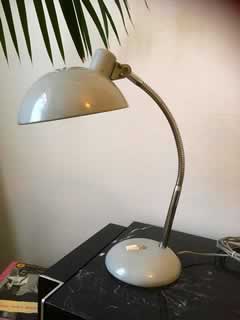 Lampe à poser, bureau,  métal gris, flexible, H moyenne 48cm, Ø abat-jour 21,5cm, Ø socle 18cm.