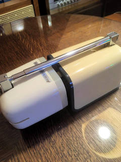 Lampe télescopique Kreo-Lite hiscope, made in Japan, vintage, modèle Na-719, deux intensités d’éclairage, dimensions pliée: L 19 cm, l 8 cm, H 9 cm.