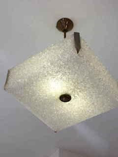 Suspension carrée vintage 70’, en perspex, diffusion d’un très bel éclairage, 32 cm de côté.