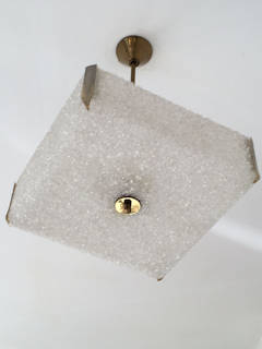 Suspension carrée vintage 70’, en perspex, diffusion d’un très bel éclairage, 32 cm de côté.