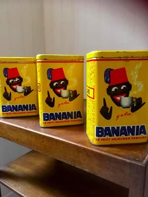 Série de 3 boîtes anciennes Banania, Tirailleur Sénégalais imprimé à l’image stylisée de Hervé Morvan, années 50, sucre/chicorée/café, bon état de conservation malgré l’usure du temps.
