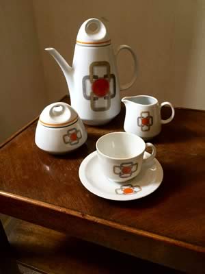 Service à café, en porcelaine, de Bareuther Waldassen Bavaria, Germany, année 70, pour 6 personnes, excellent état.