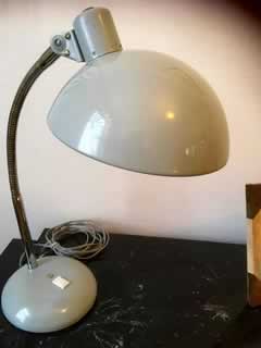 Lampe à poser, bureau,  métal gris, flexible, H moyenne 48cm, Ø abat-jour 21,5cm, Ø socle 18cm.