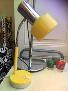 Lampe cocotte à poser, années 70, dimensions : H 35 cm, diamètre plateau et coupelle 10 cm.