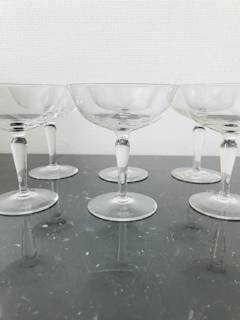 6 coupes de champagne, en cristal, finement ciselées, années 50.