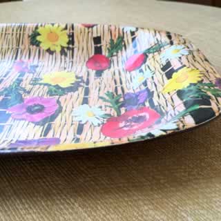 Petit plateau de service ovale, en Formica, dim L 31 ; l 18.
